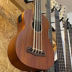 יוקללה בס מוגברת כולל נרתיק VIVALDI AUB07l-EA