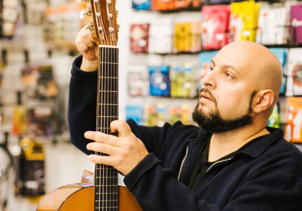 כך תחדשו גיטרה ישנה