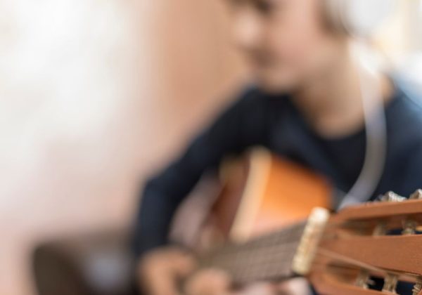 באיזה גיל אפשר להתחיל ללמוד גיטרה